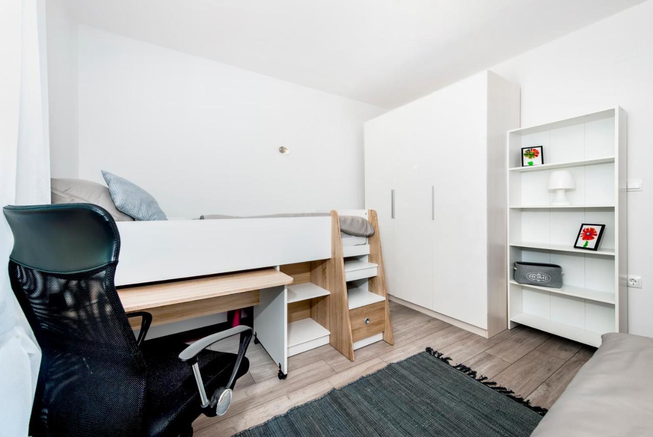Lea'S Apartment ロヴィニ エクステリア 写真